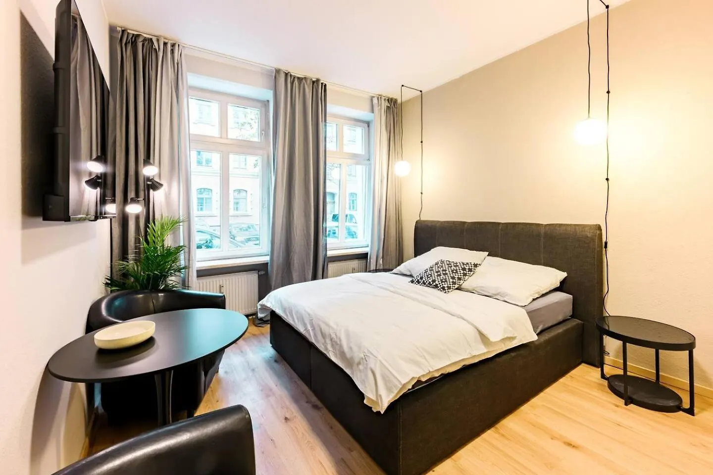 Ground-Floor Studio In Pberg location