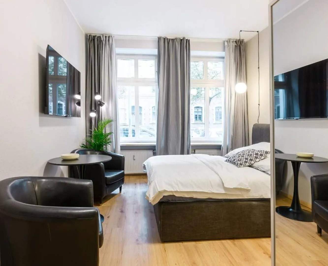 Ground-Floor Studio In Pberg Berlín 0*,