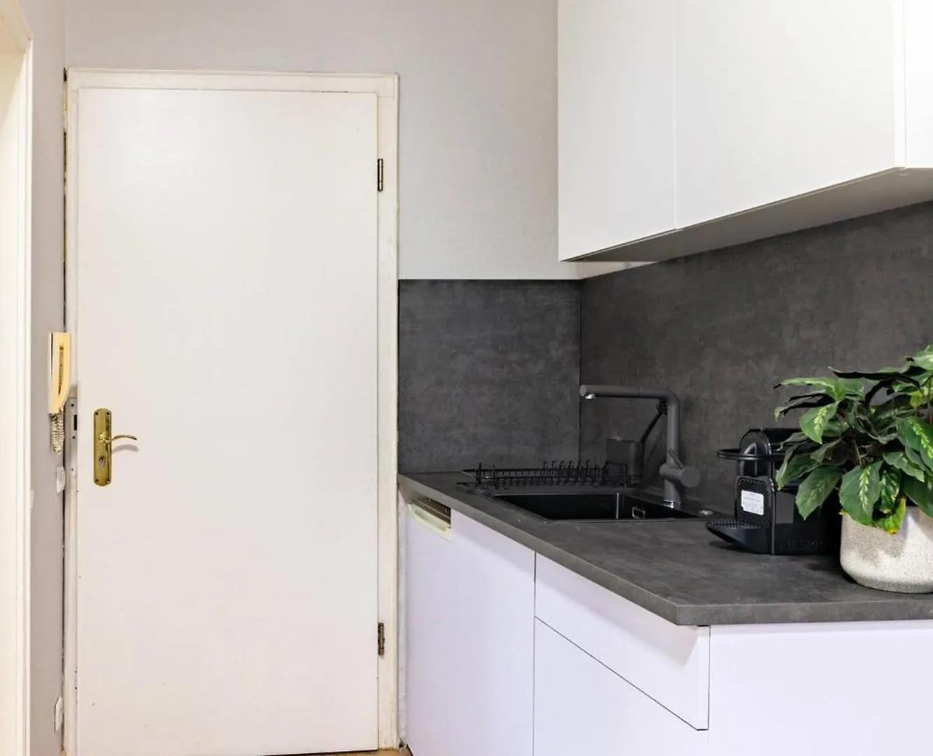 Ground-Floor Studio In Pberg Berlín